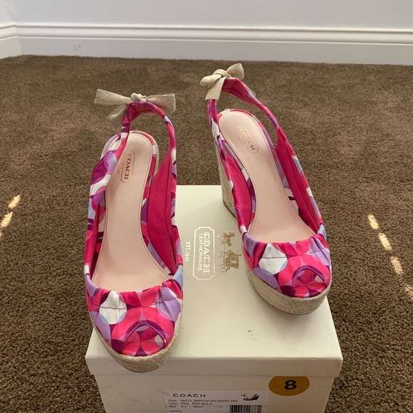 Woman’s wedge sandals size 8 - Picture 1 of 5